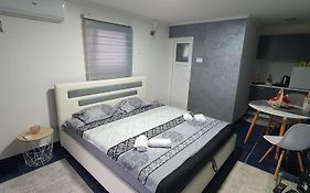 Cozzy Apartment Near The Aiport Podgorica